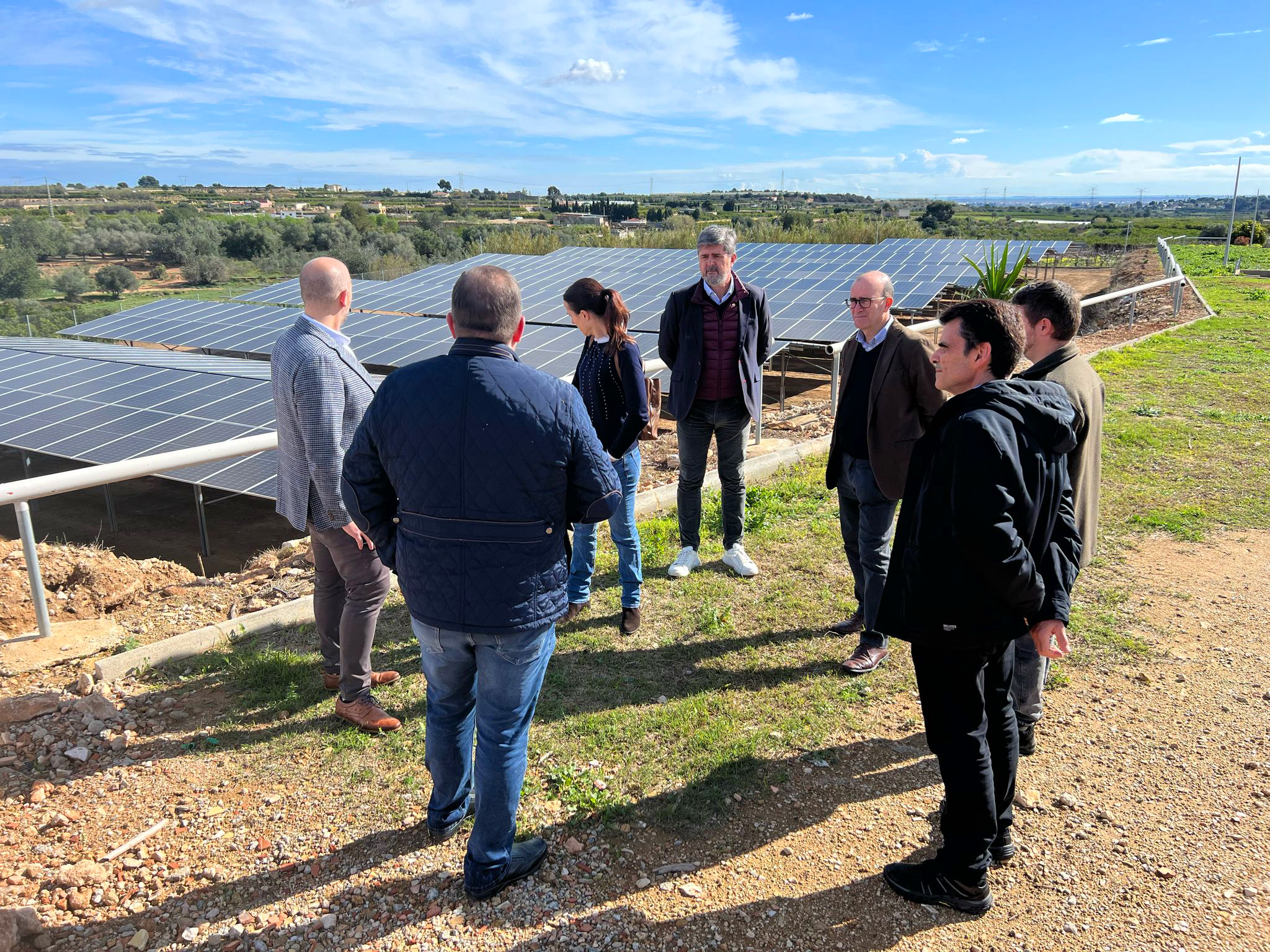 202503Marzo10-visitan instalación agrovoltaica Picassent Solar-INDEREN-02